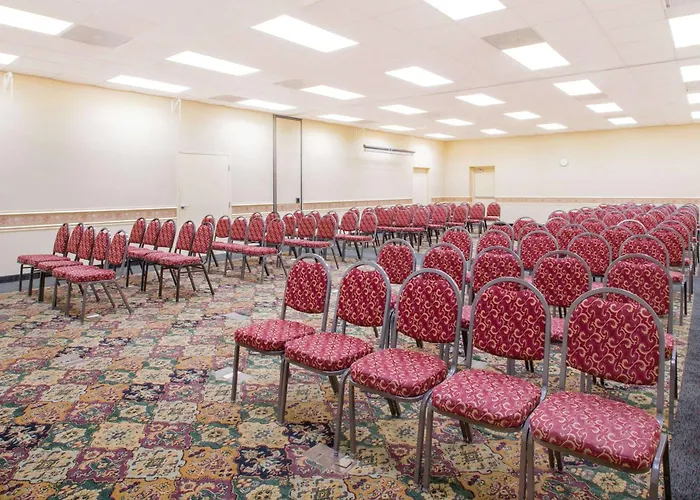 Ramada By Wyndham Edgewood Hotel & Conference Center